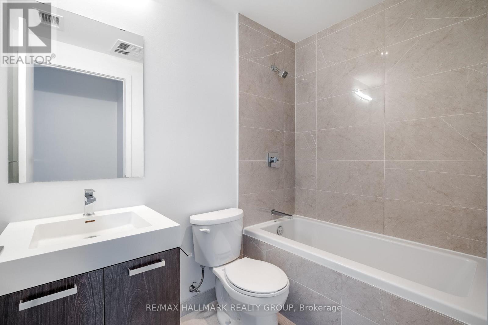 710 - 203 Catherine Street W