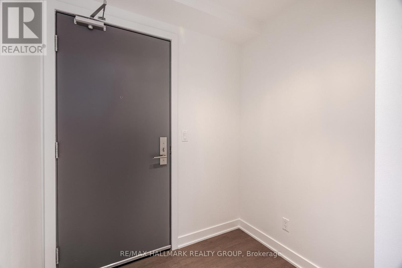 710 - 203 Catherine Street W