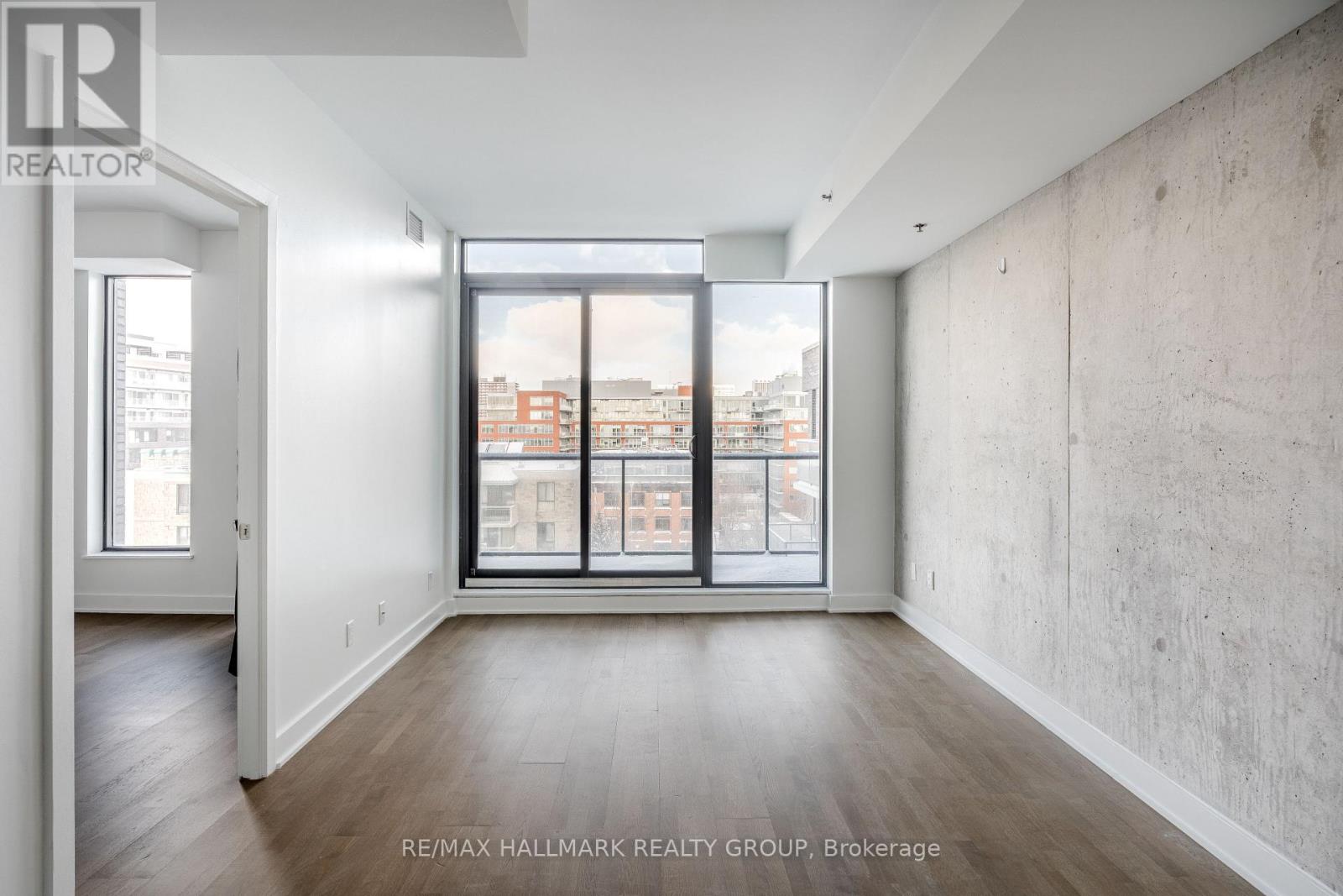 710 - 203 Catherine Street W