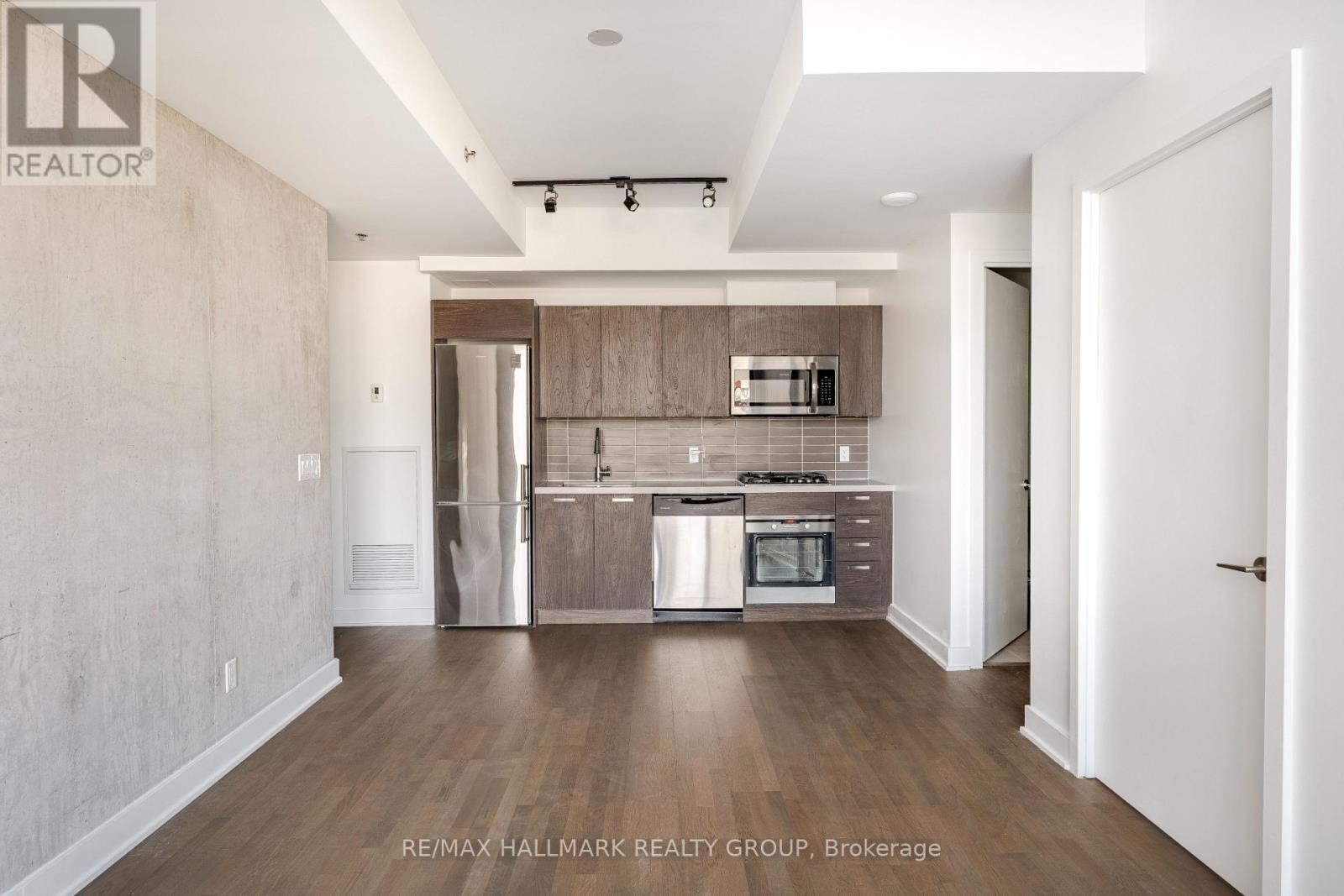 710 - 203 Catherine Street W