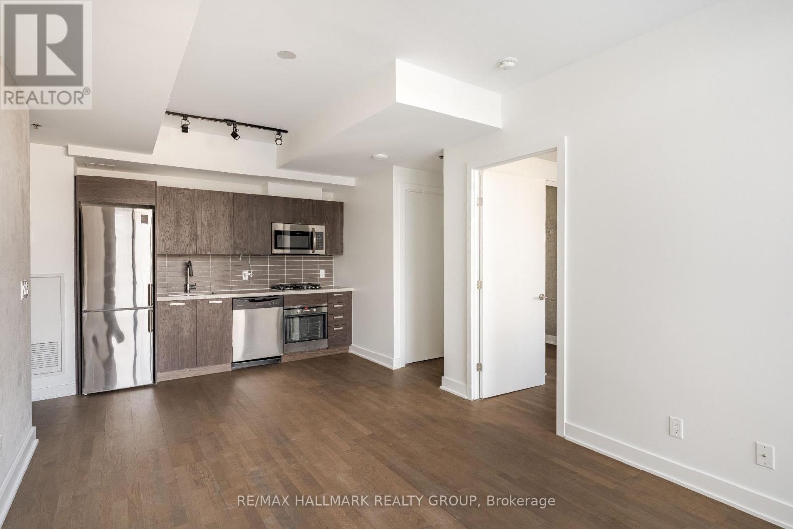 710 - 203 Catherine Street W