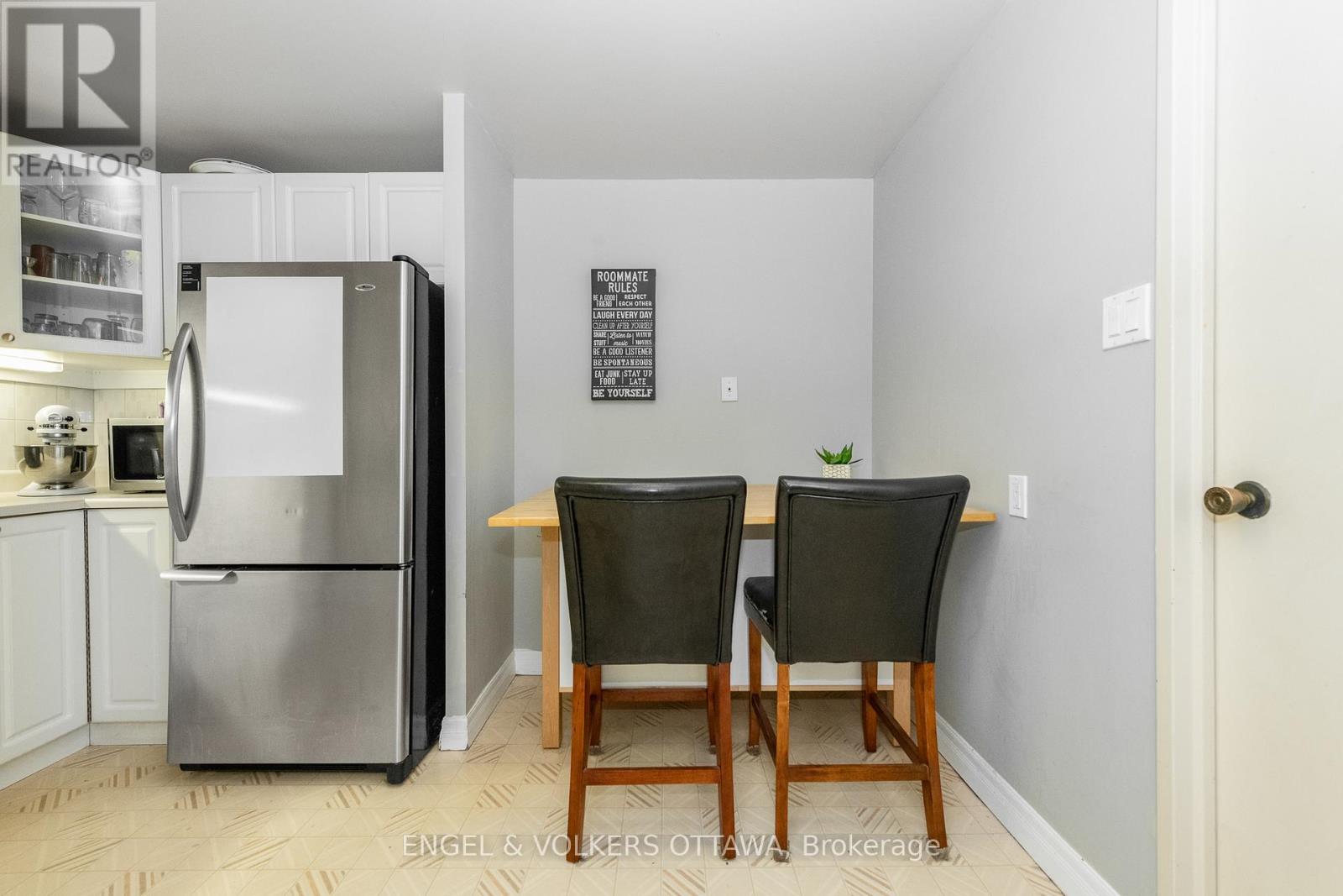 906 - 373 Laurier Avenue E