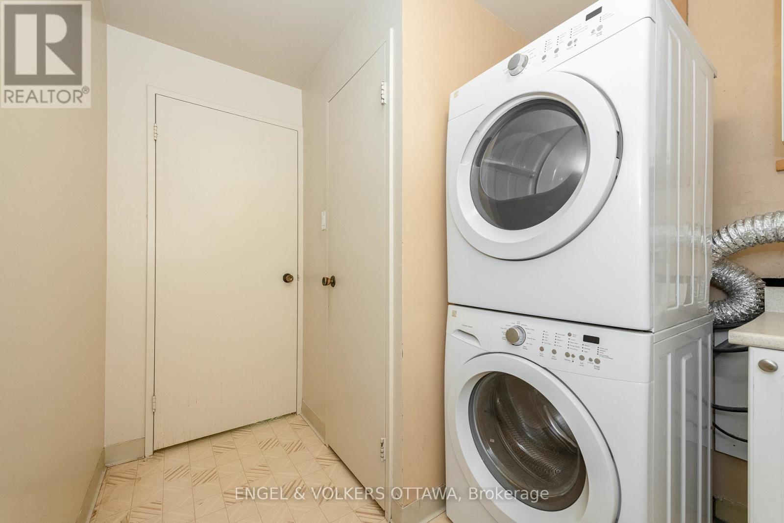 906 - 373 Laurier Avenue E