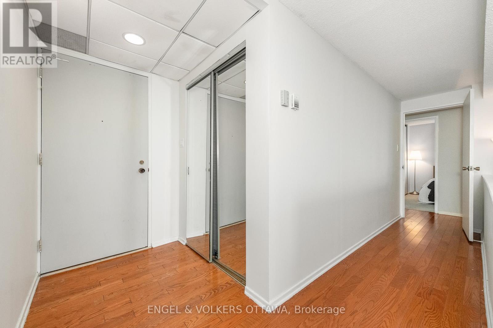 906 - 373 Laurier Avenue E