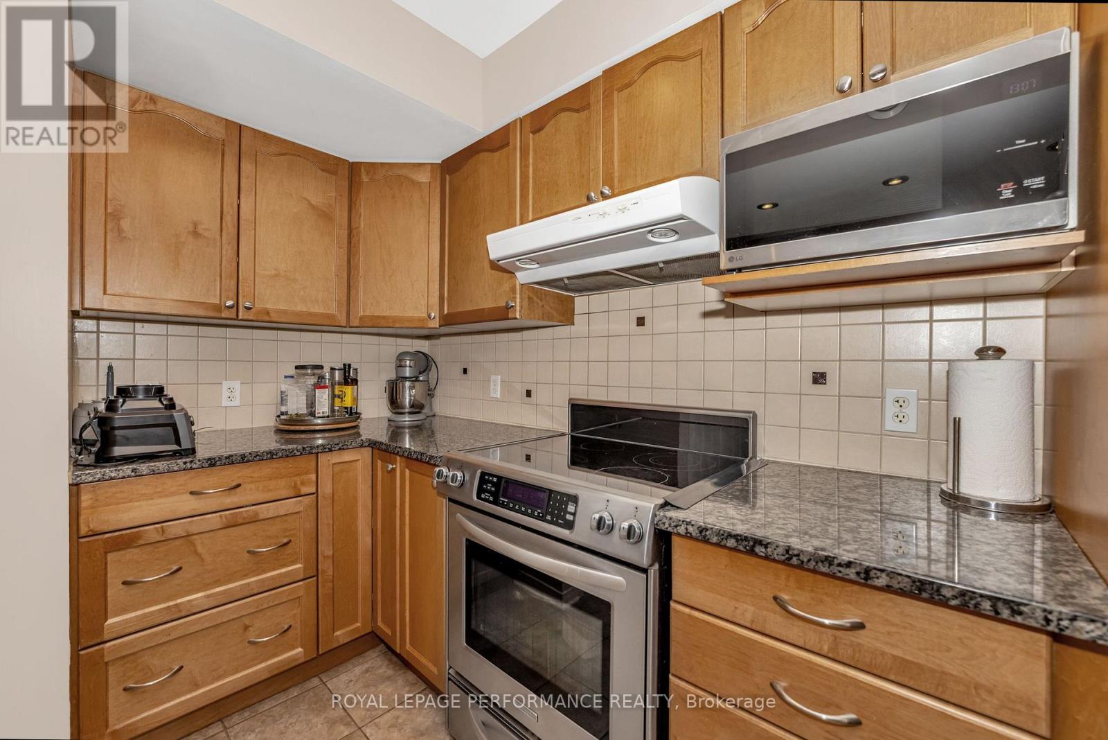 203 - 1921 St Joseph Boulevard