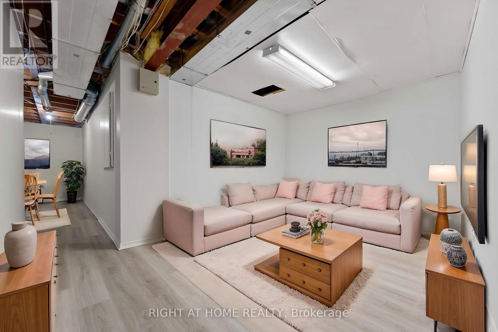 17 Locheland Crescent