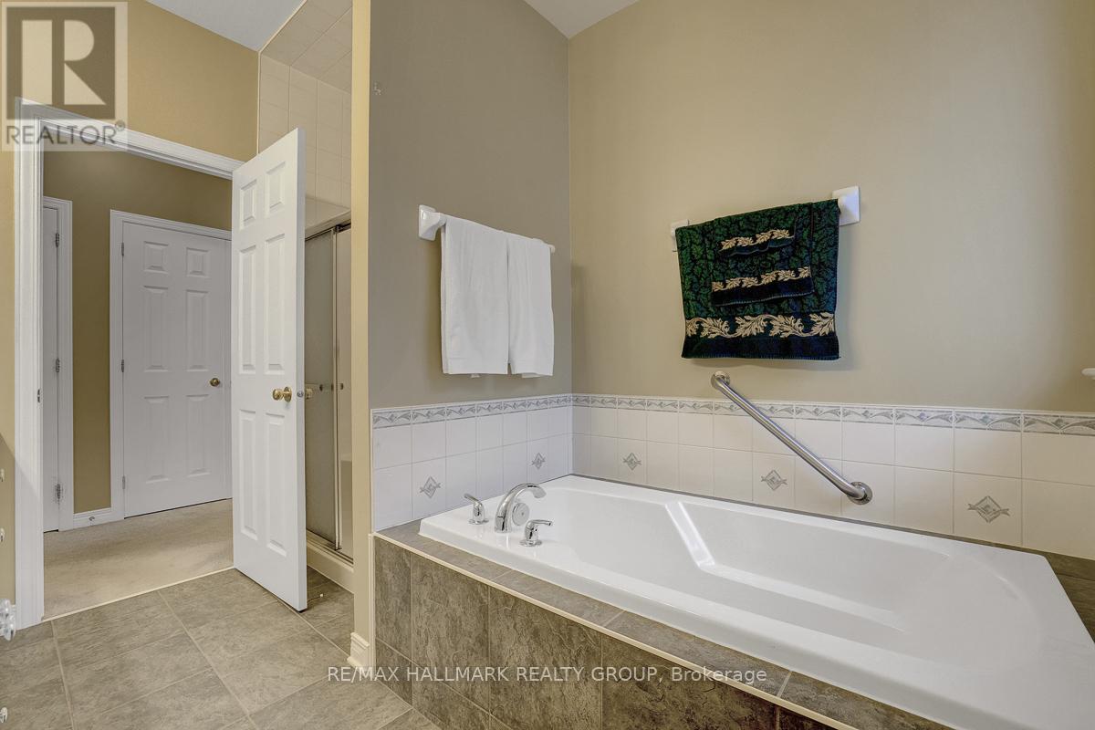 853 Swallowtail Crescent