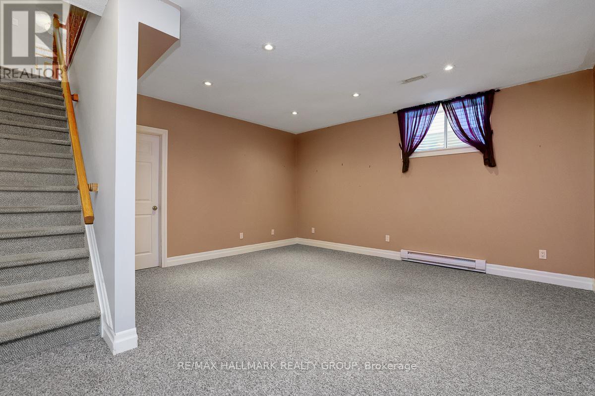 853 Swallowtail Crescent