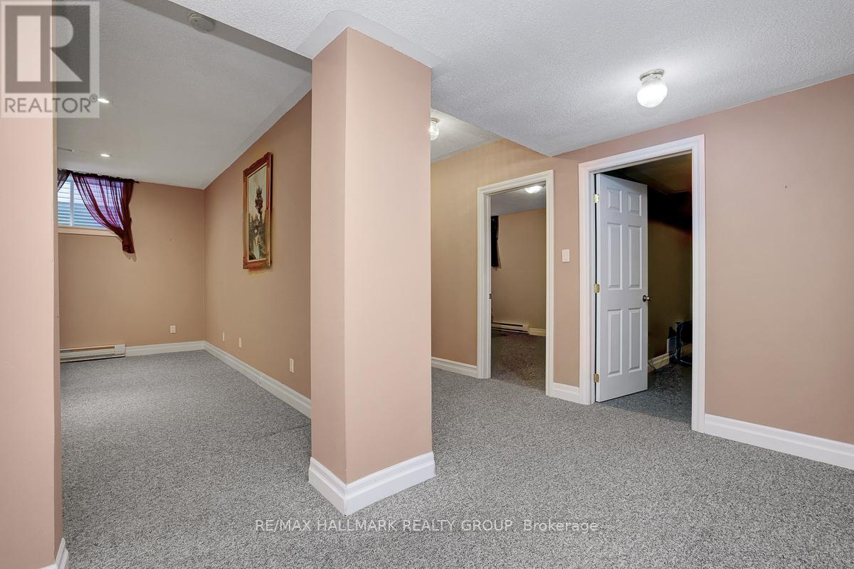 853 Swallowtail Crescent