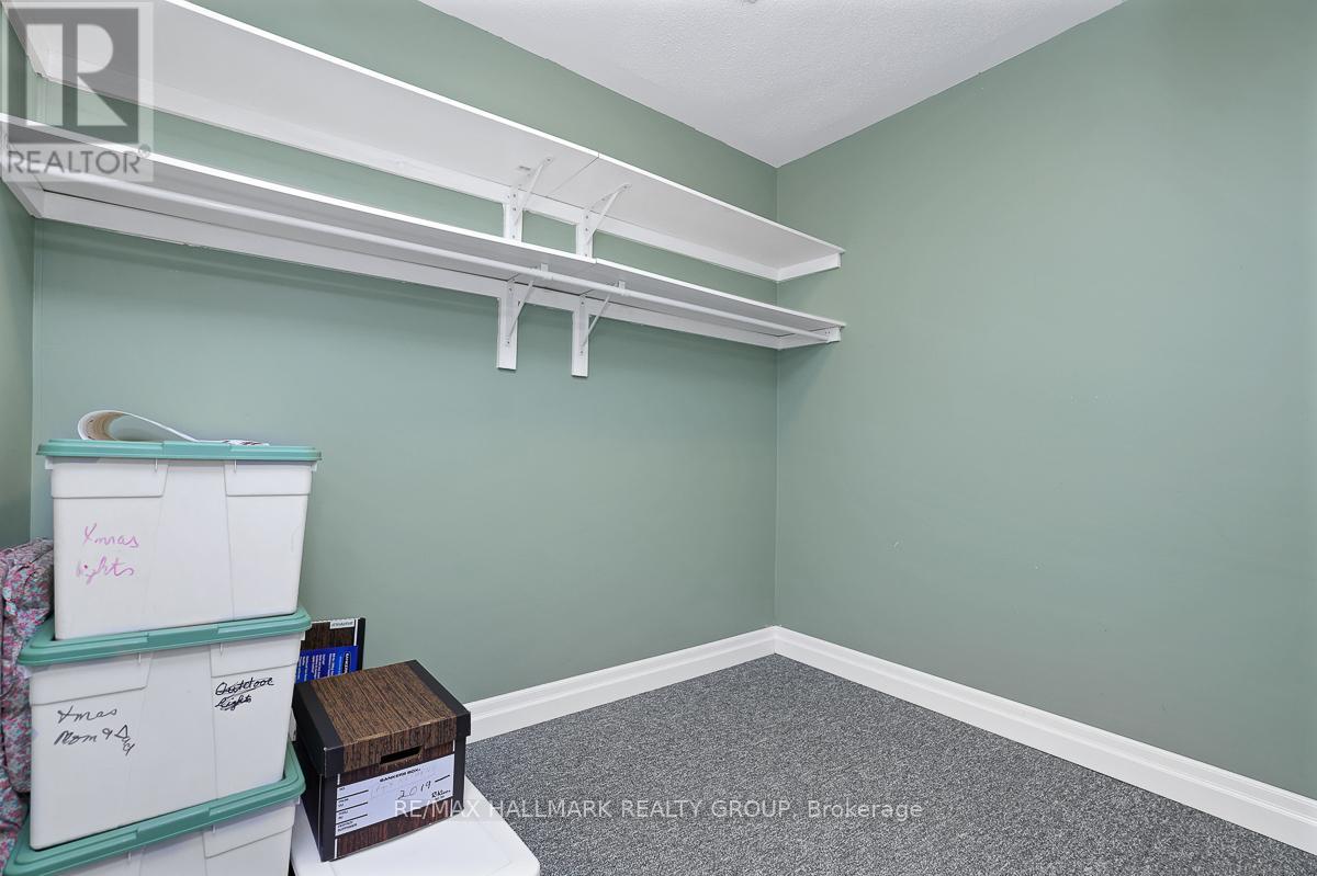 853 Swallowtail Crescent