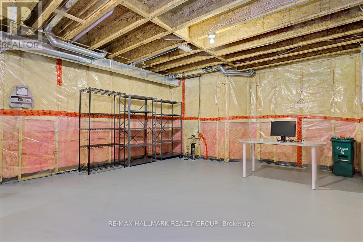 853 Swallowtail Crescent