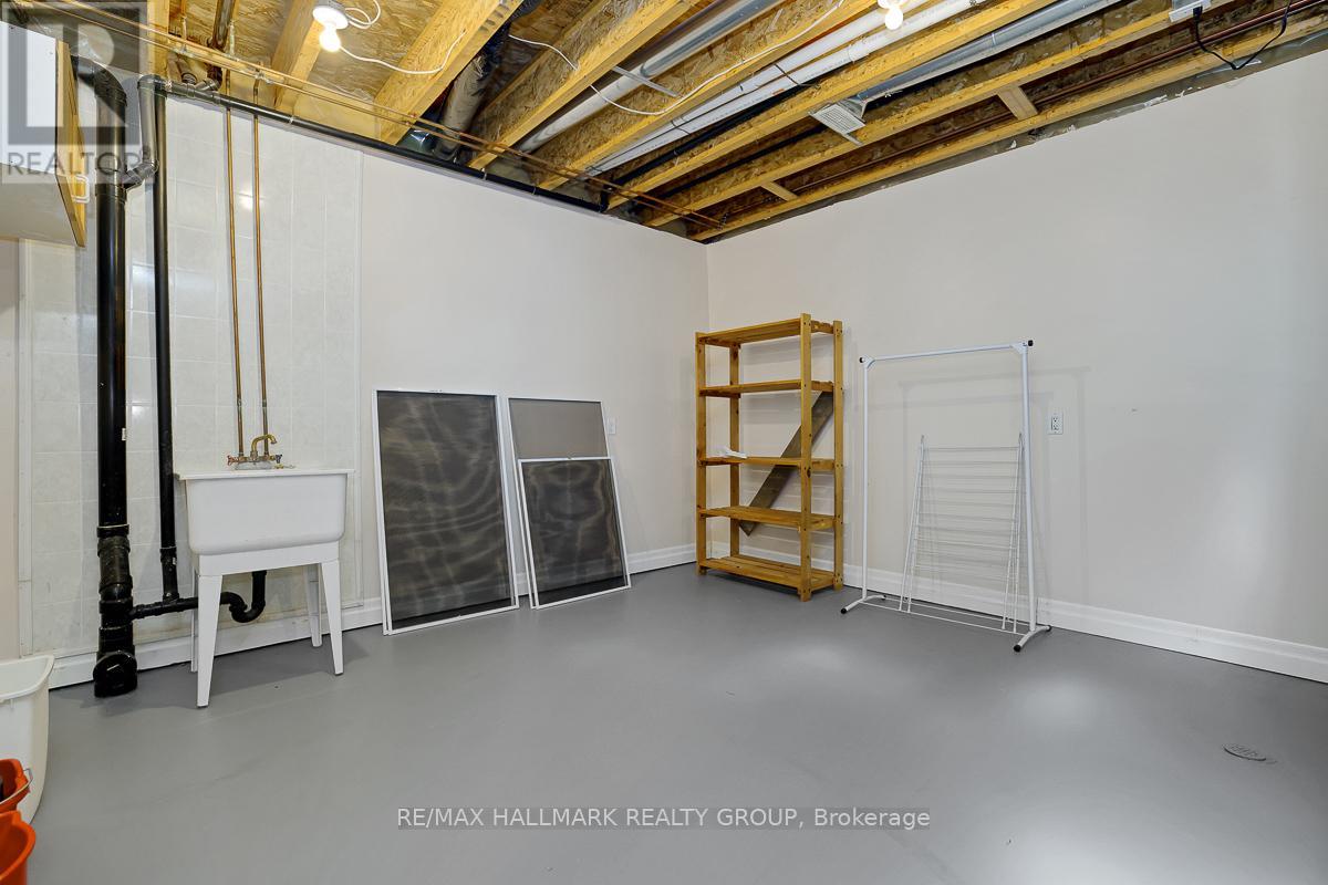 853 Swallowtail Crescent