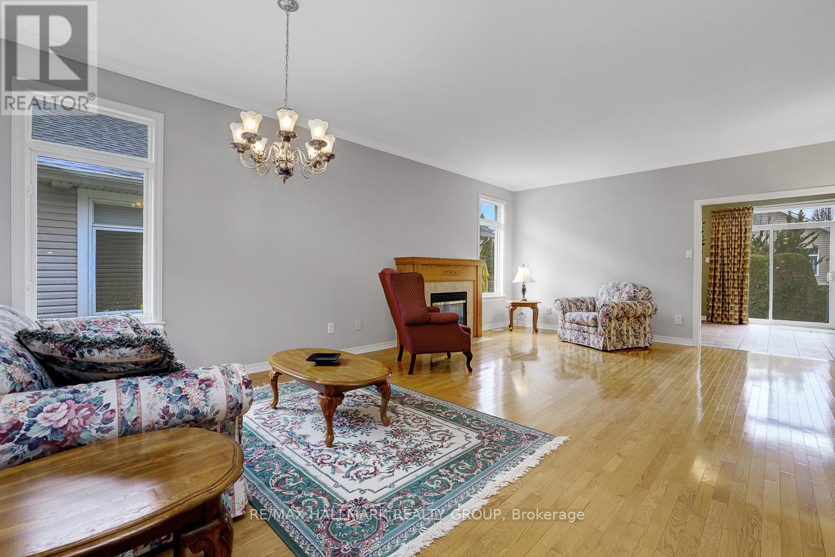 853 Swallowtail Crescent