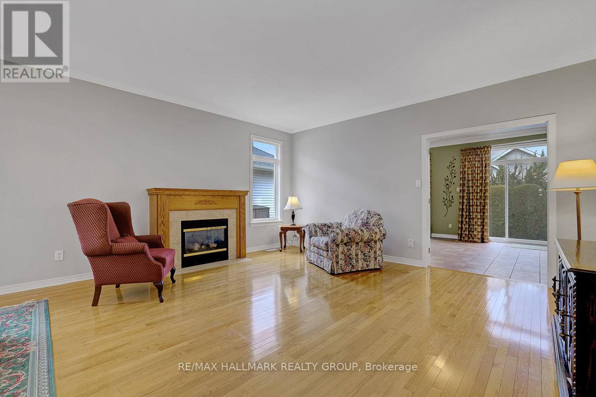 853 Swallowtail Crescent