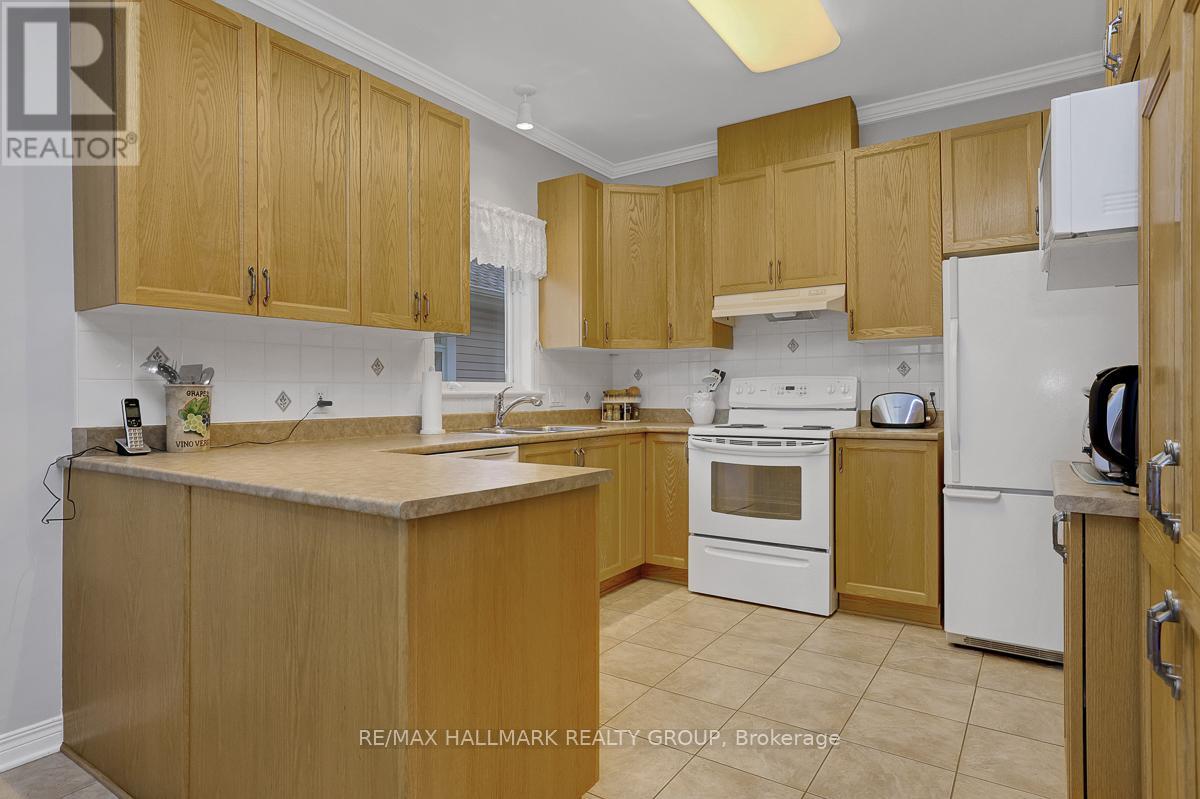 853 Swallowtail Crescent