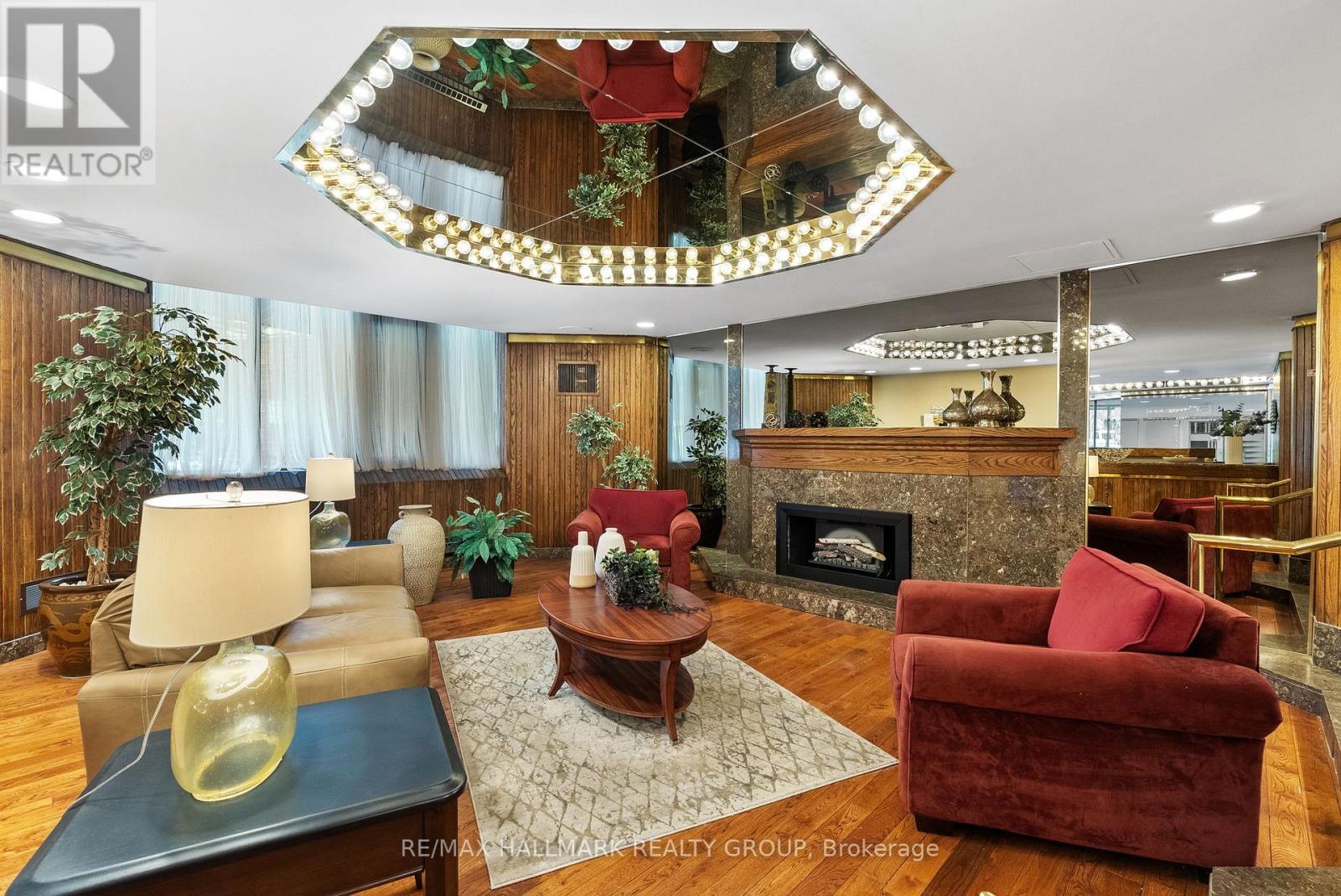 411 - 2871 Richmond Road