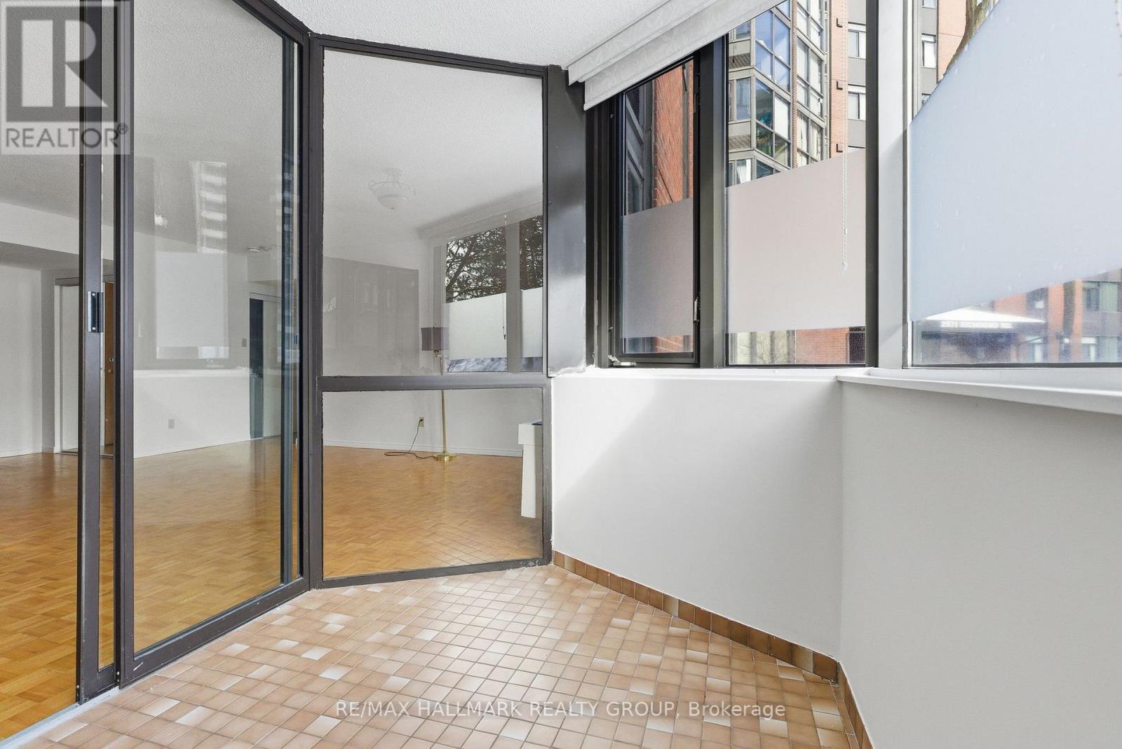 411 - 2871 Richmond Road