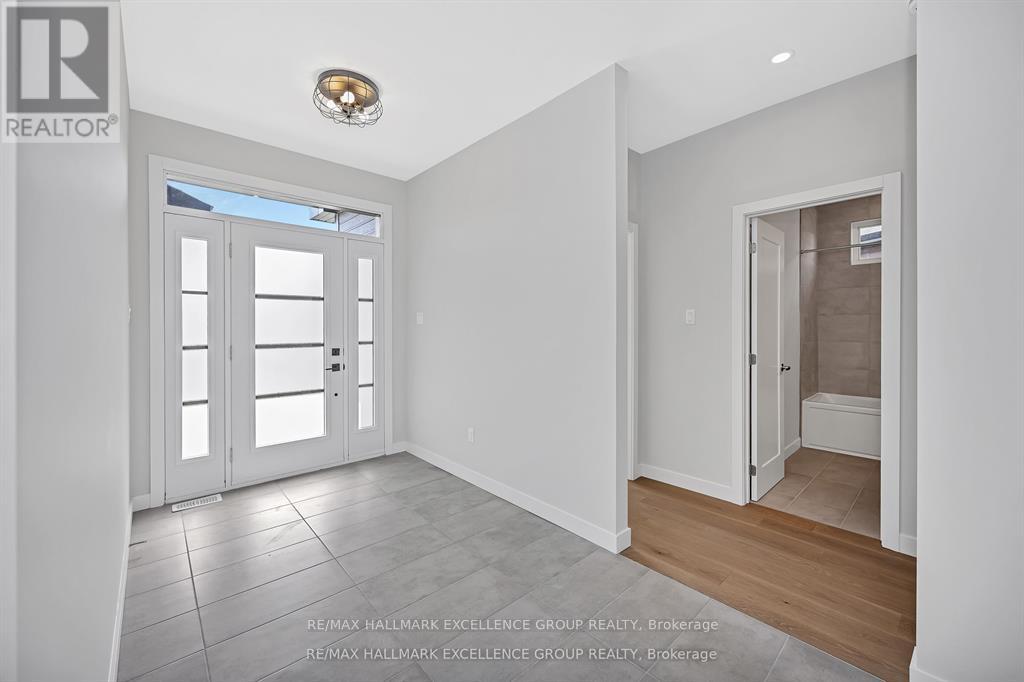 4366 Innes Road, Unit 202