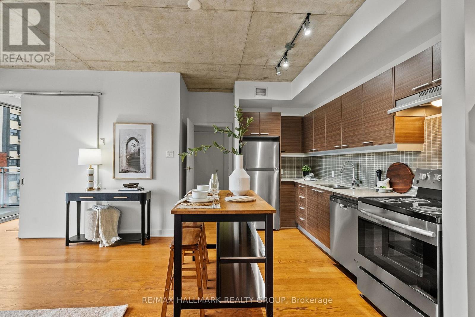 332 - 354 Gladstone Avenue