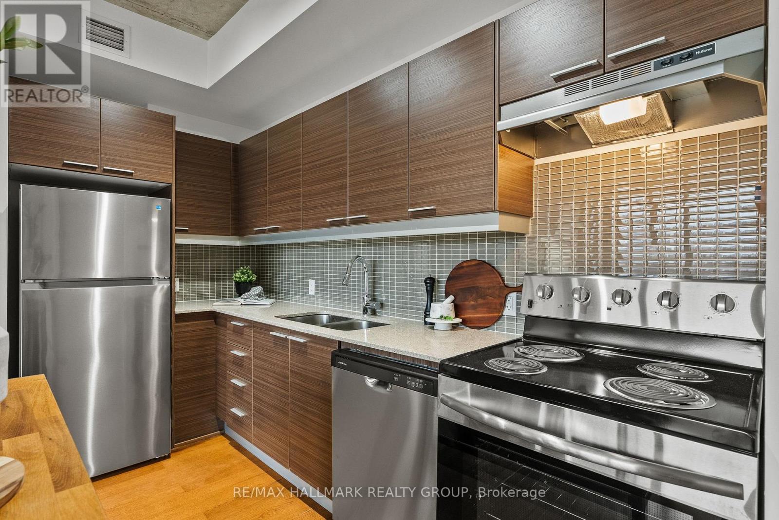 332 - 354 Gladstone Avenue