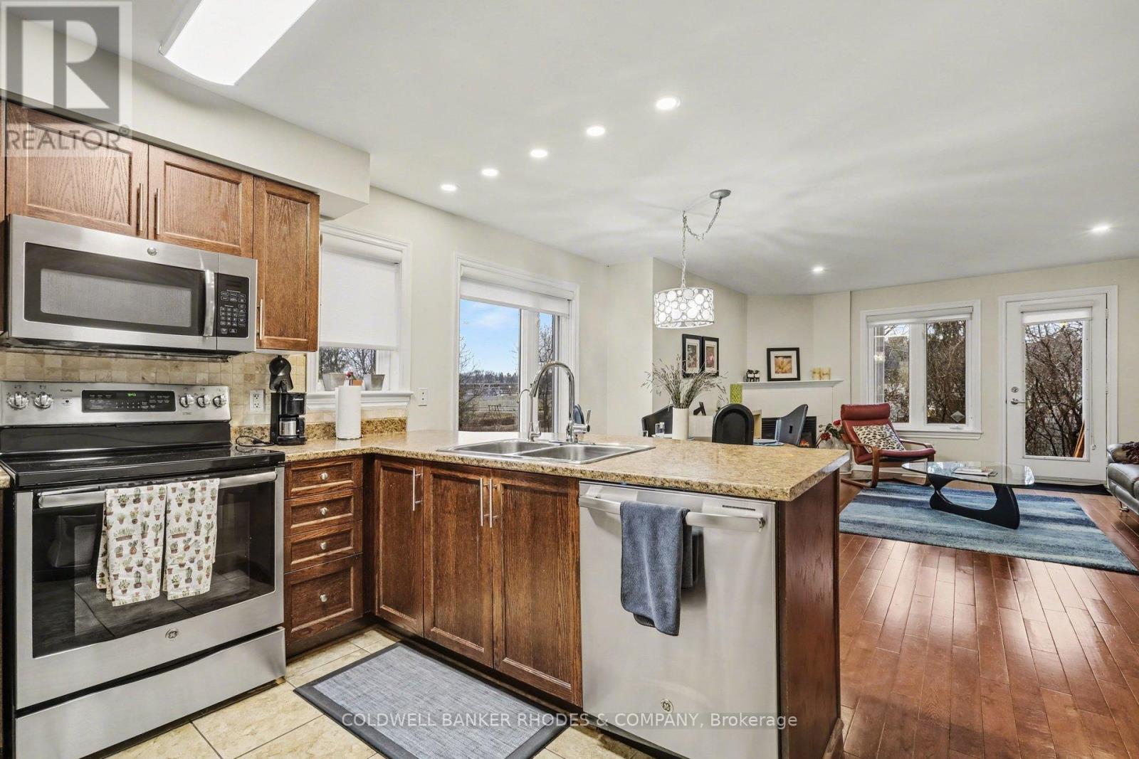 60 Mayflower Private