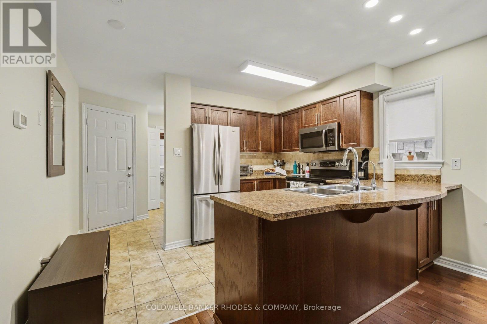 60 Mayflower Private