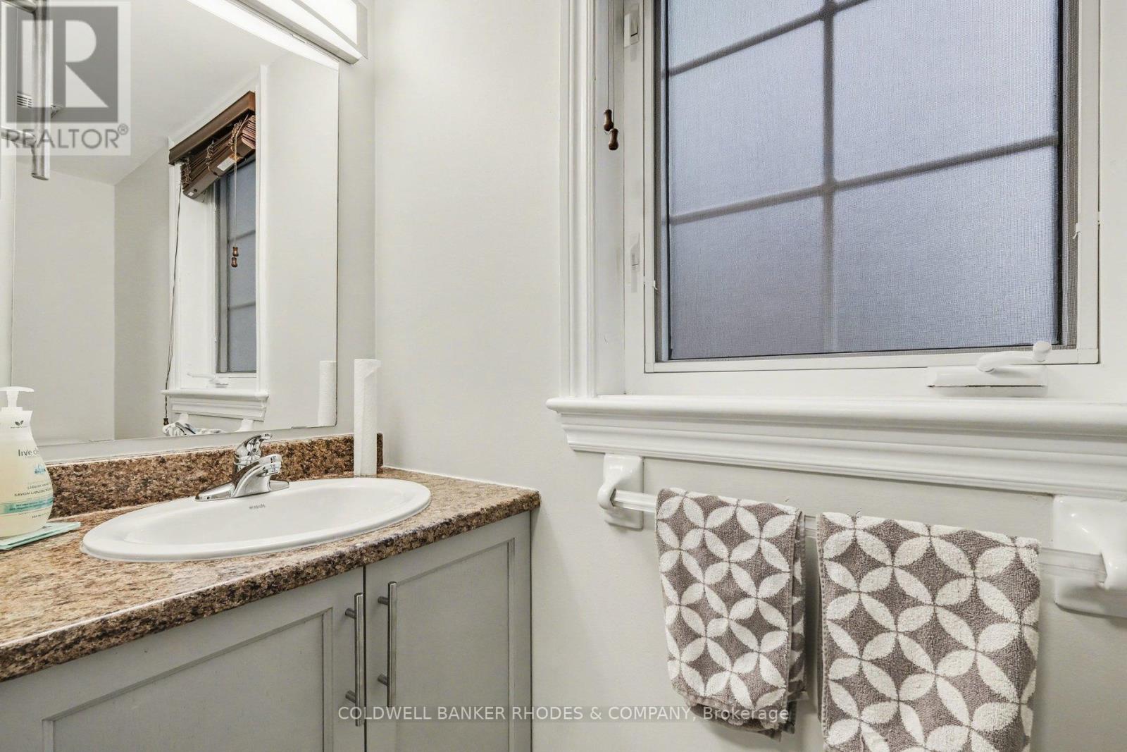 60 Mayflower Private