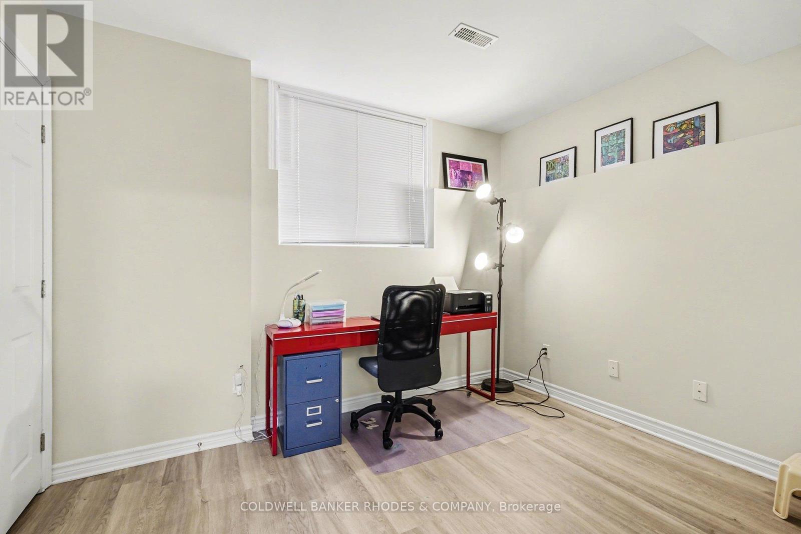 60 Mayflower Private