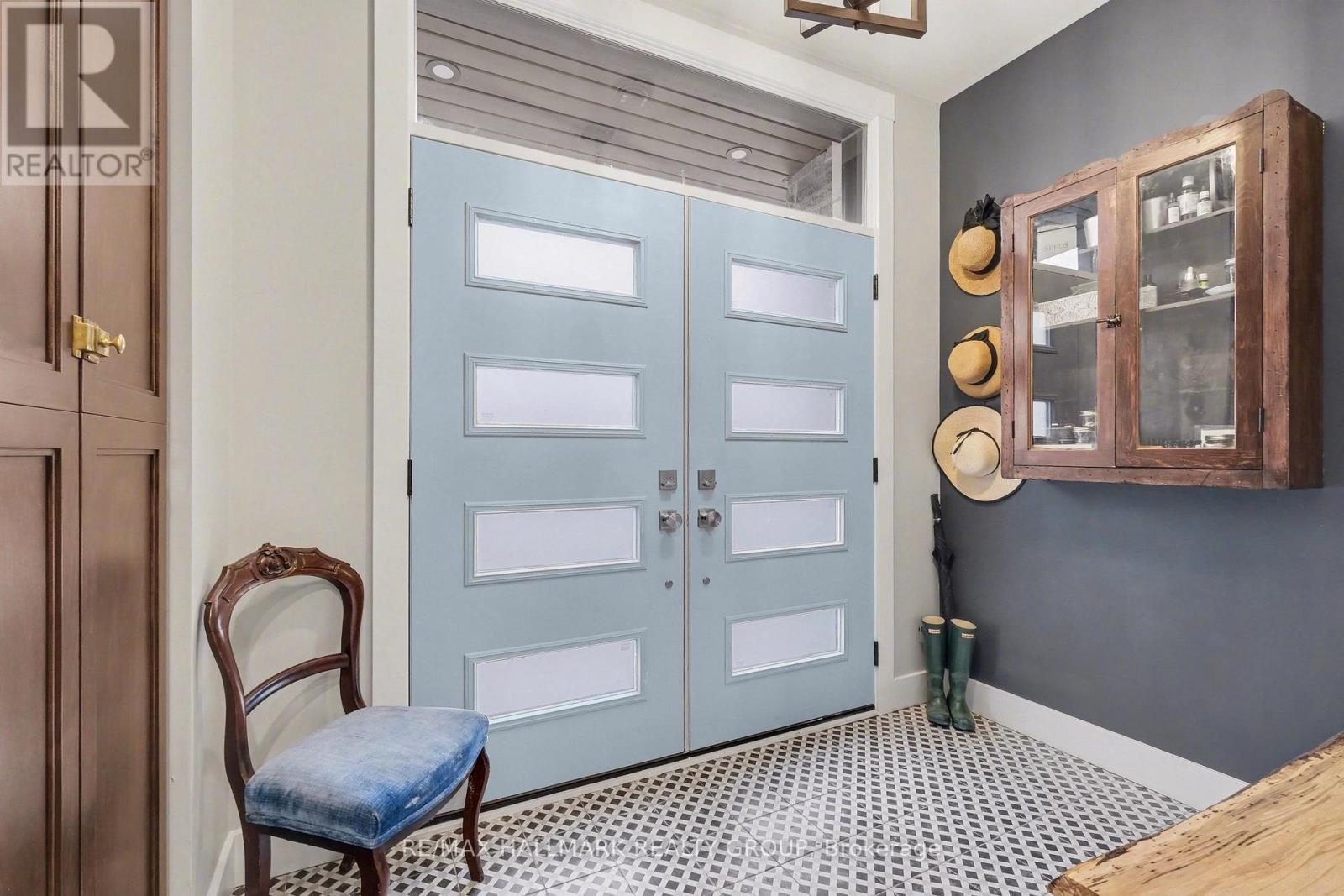 28 King George Street