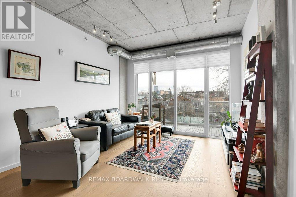 402 - 1000 Wellington St Street W