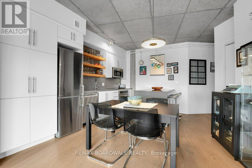 402 - 1000 Wellington St Street W