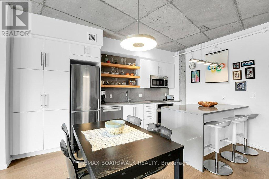 402 - 1000 Wellington St Street W