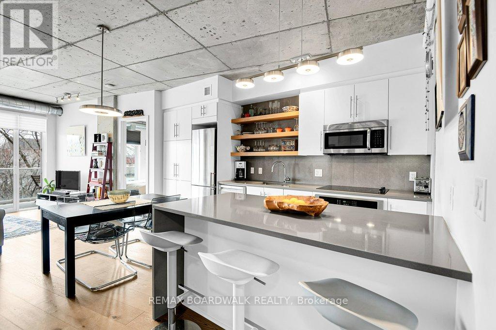 402 - 1000 Wellington St Street W