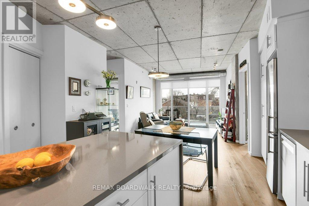 402 - 1000 Wellington St Street W