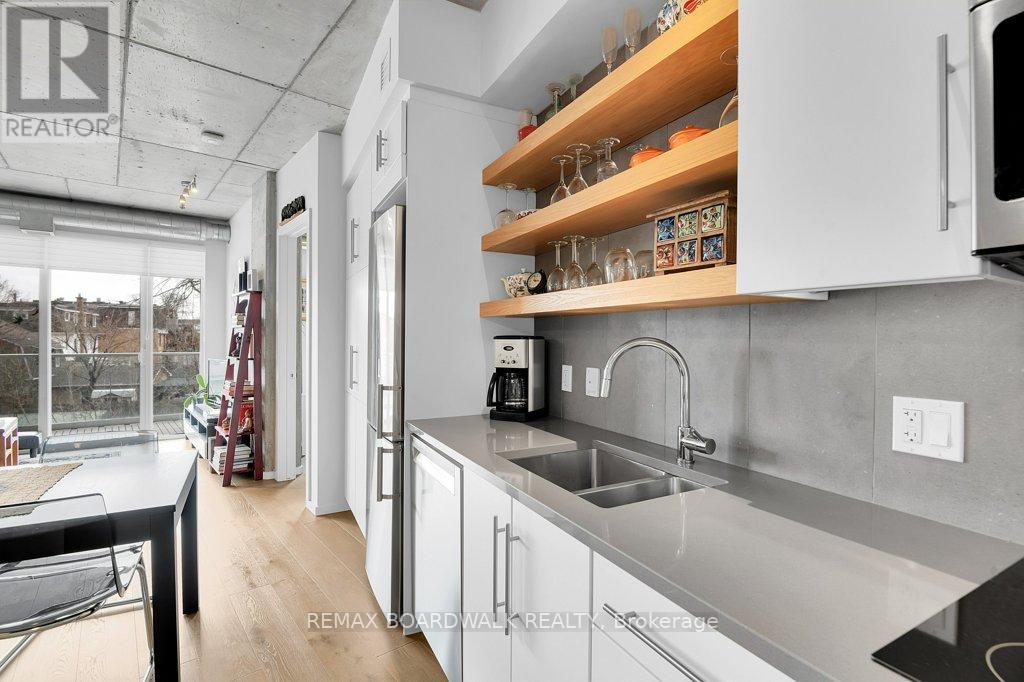 402 - 1000 Wellington St Street W