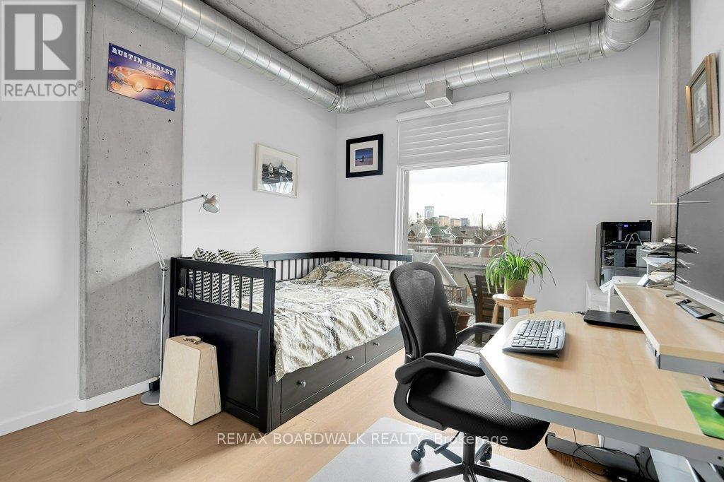 402 - 1000 Wellington St Street W