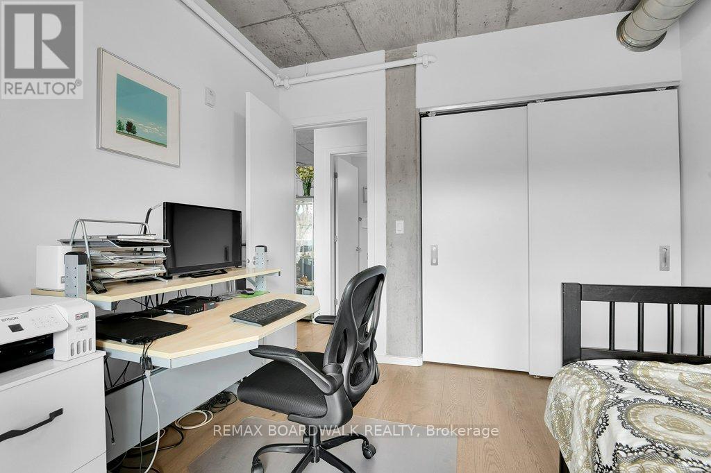 402 - 1000 Wellington St Street W