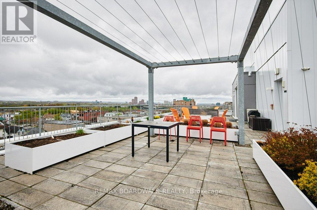 402 - 1000 Wellington St Street W