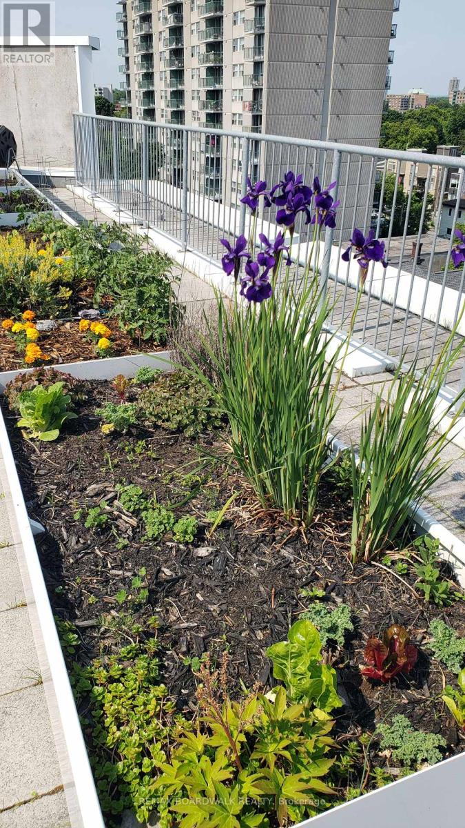 402 - 1000 Wellington St Street W