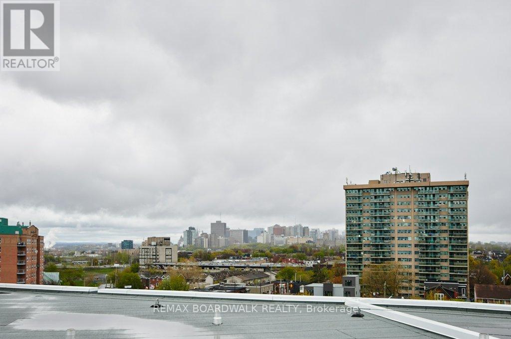 402 - 1000 Wellington St Street W