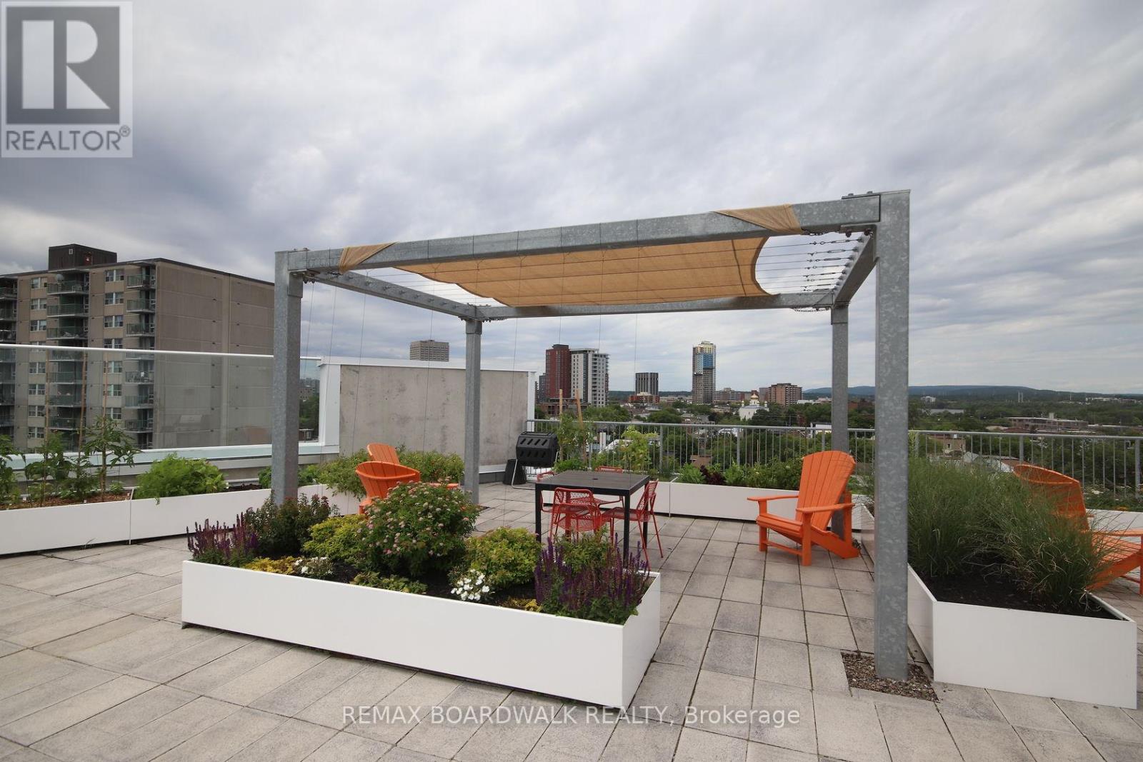 402 - 1000 Wellington St Street W