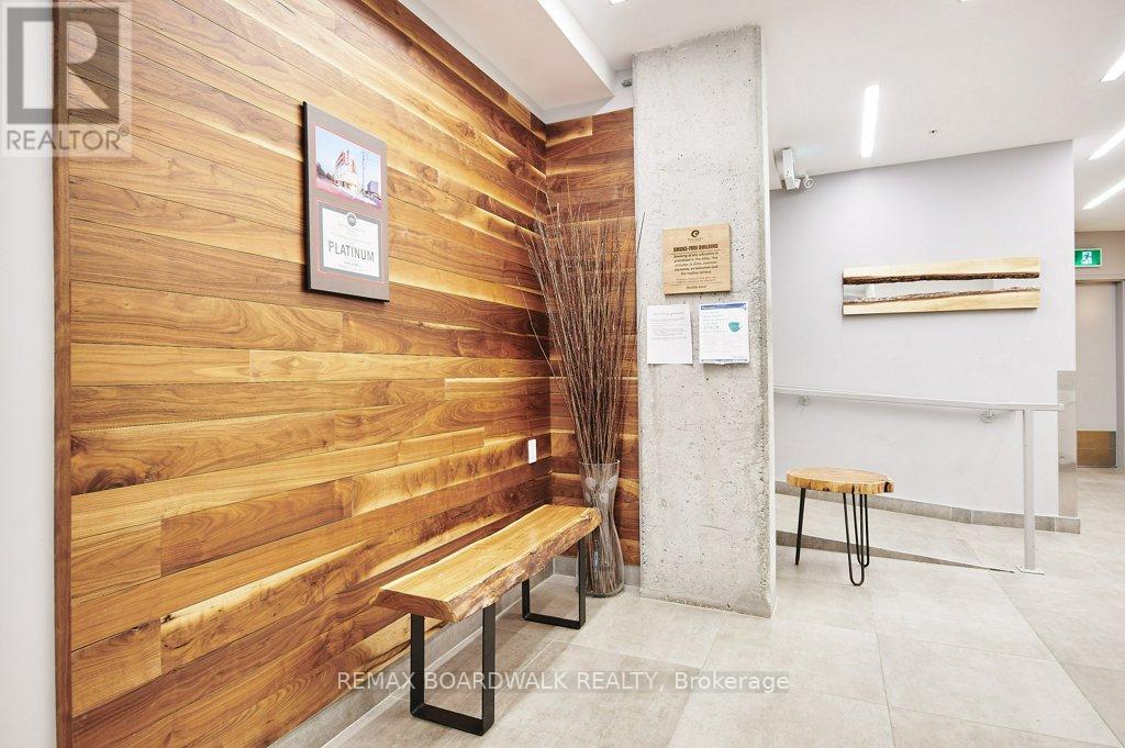 402 - 1000 Wellington St Street W