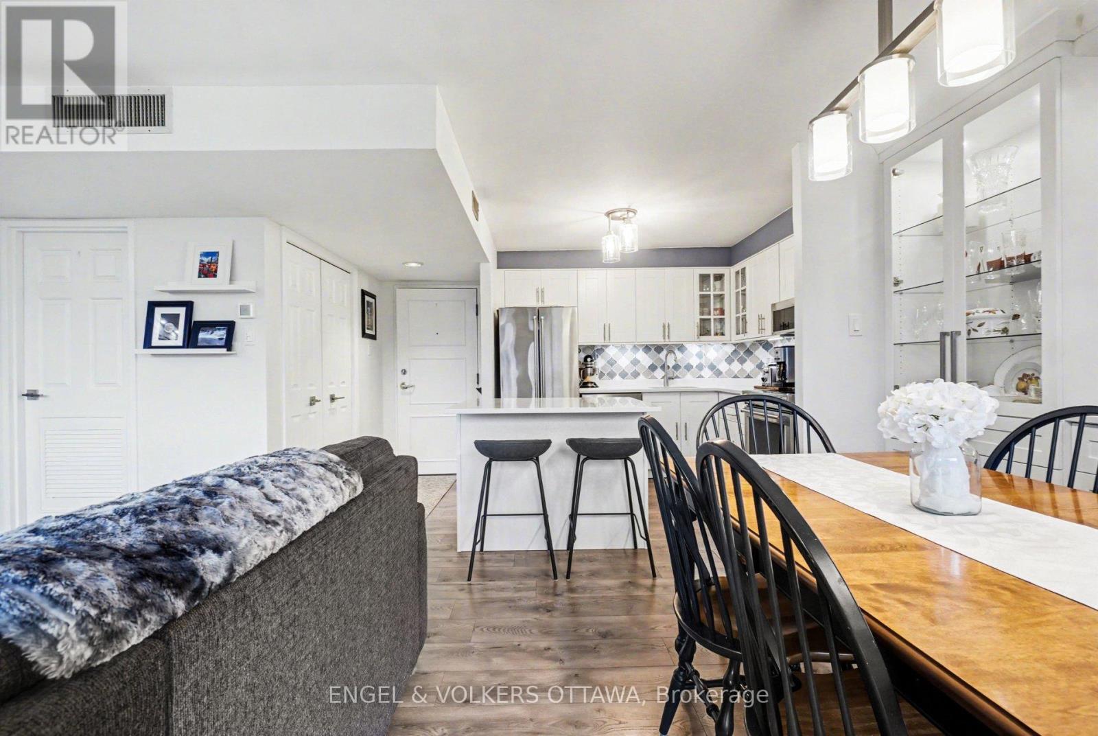 2209 - 470 Laurier Avenue W