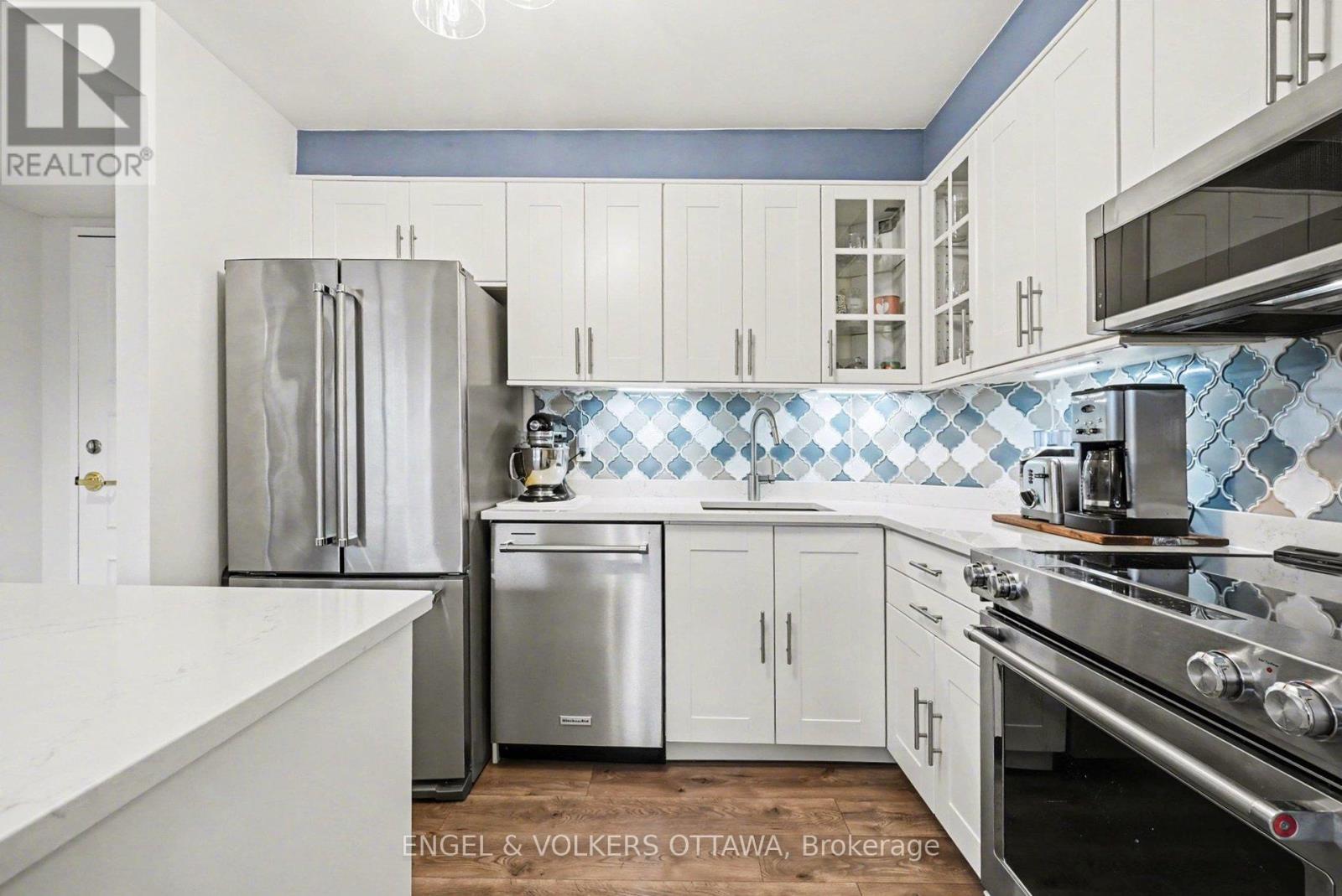 2209 - 470 Laurier Avenue W