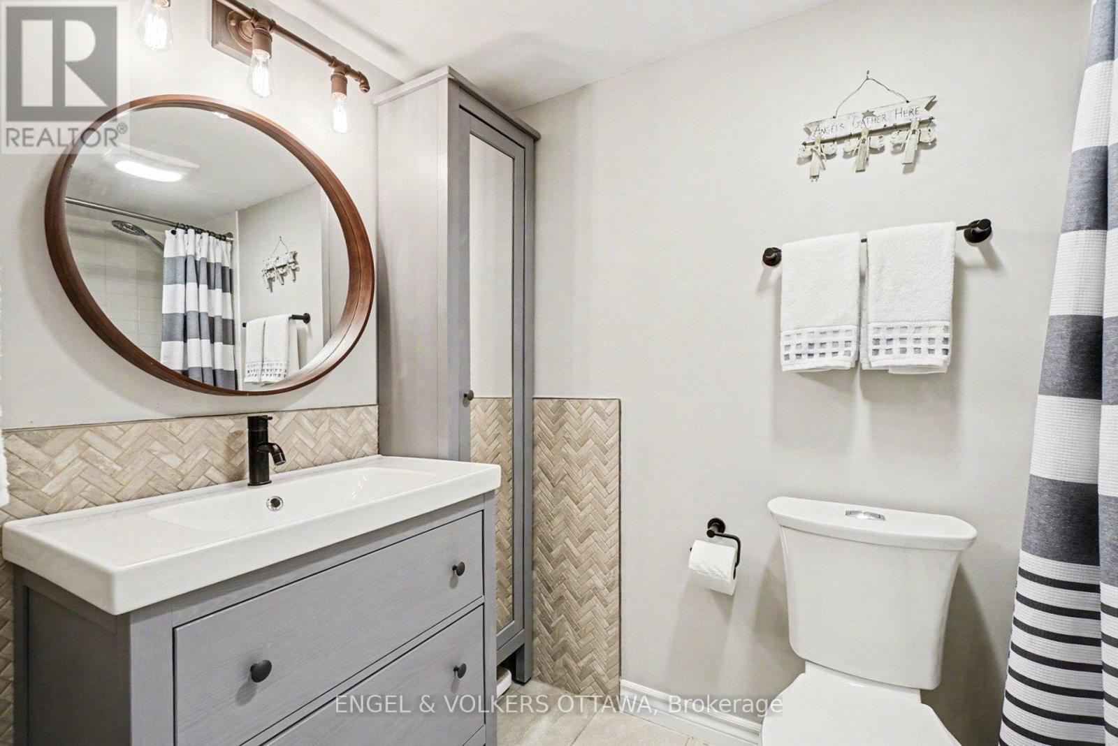 2209 - 470 Laurier Avenue W