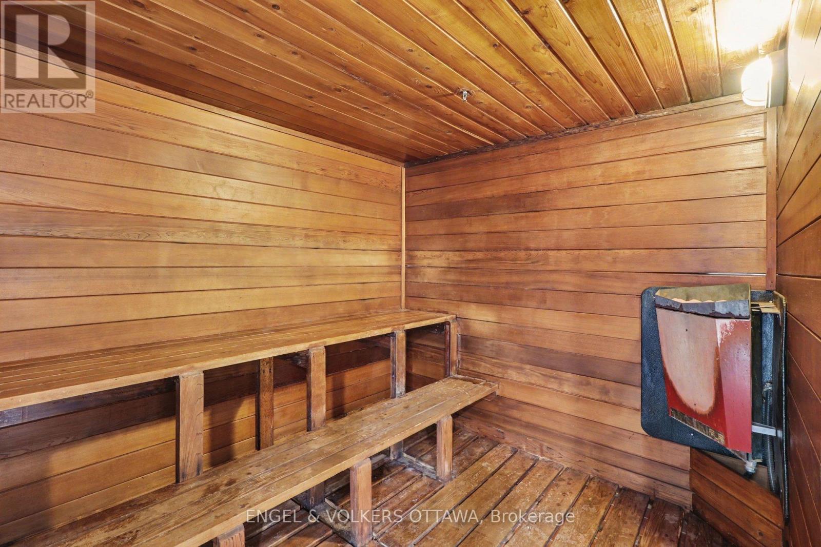 2209 - 470 Laurier Avenue W