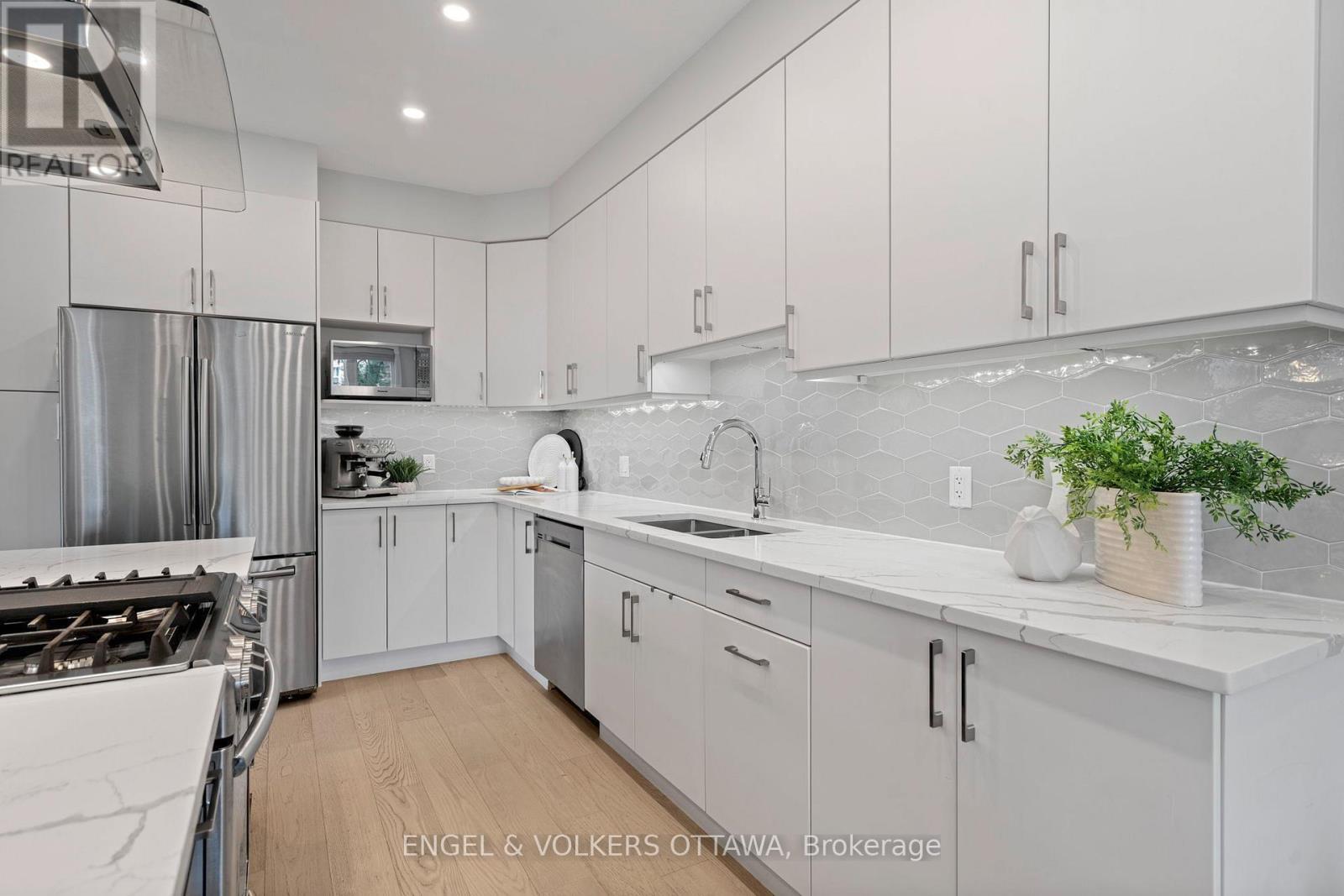 263 Dovercourt Avenue