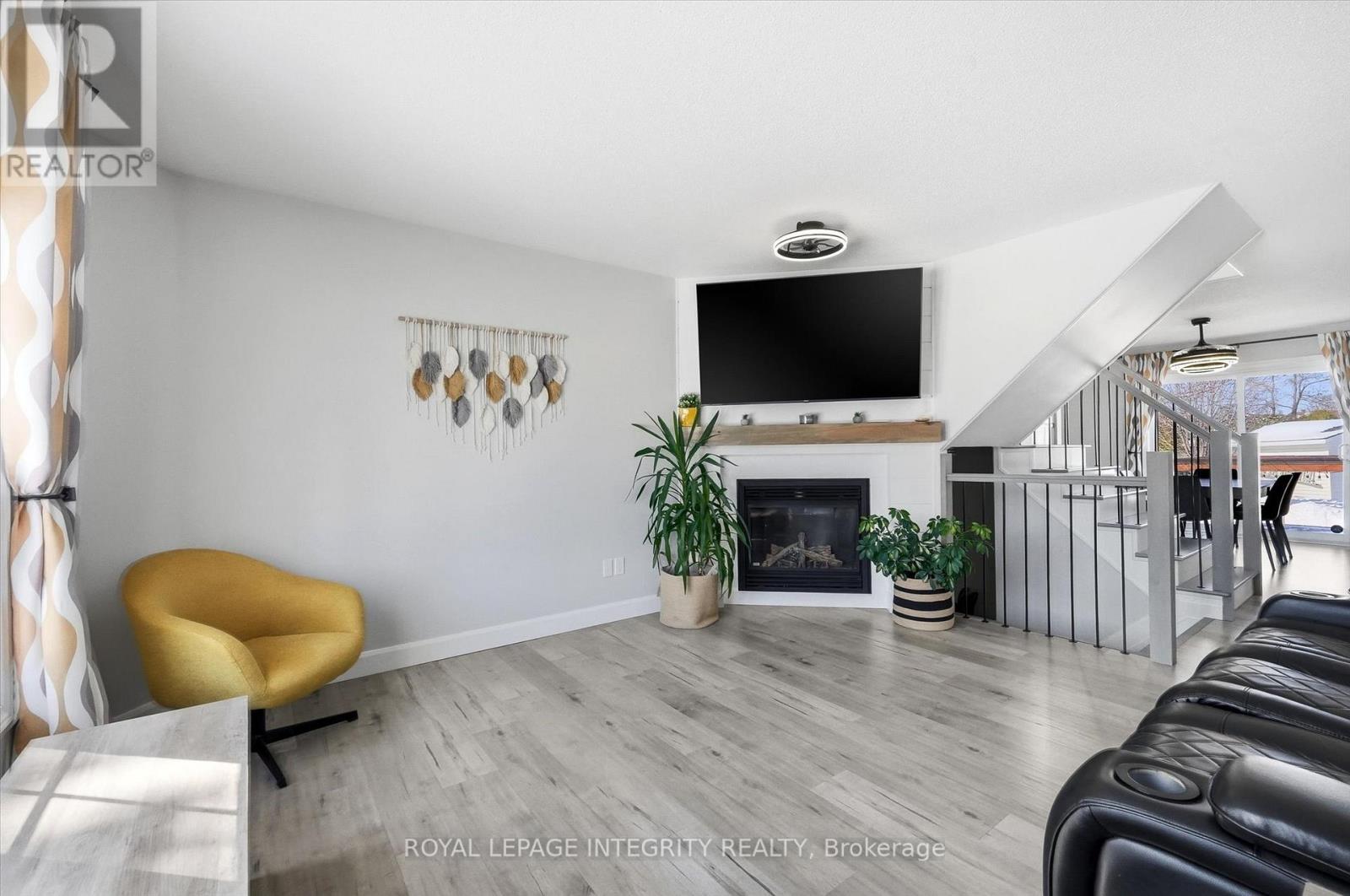 36 Frontenac Boulevard