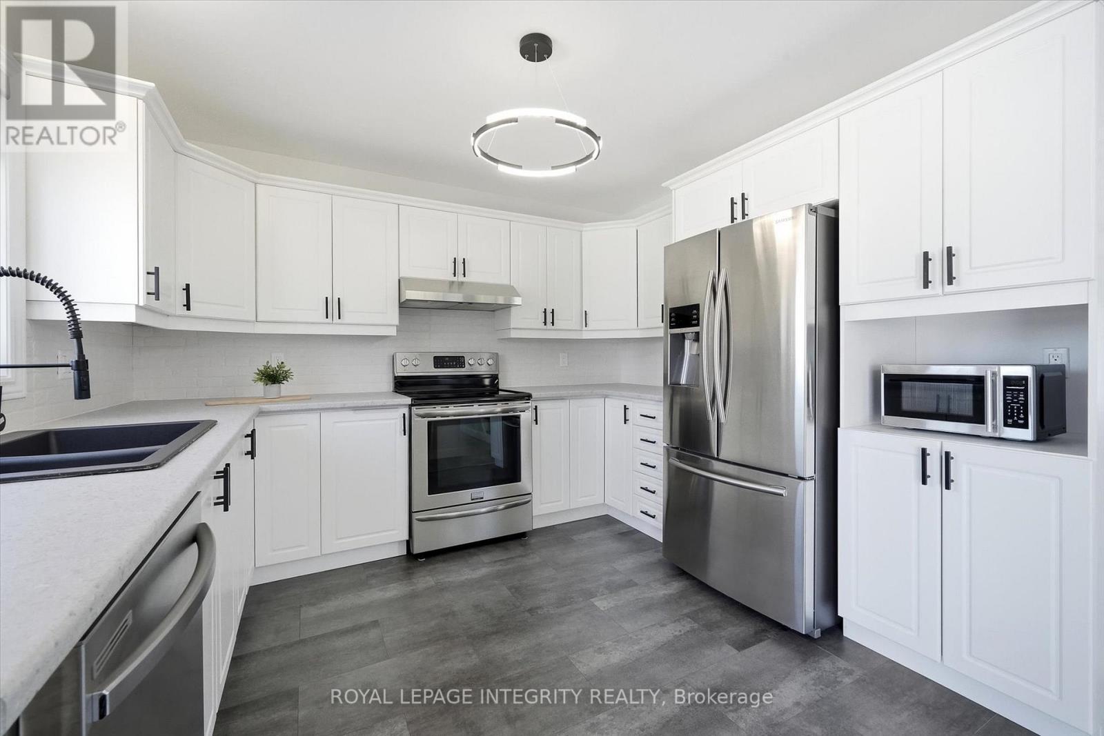 36 Frontenac Boulevard