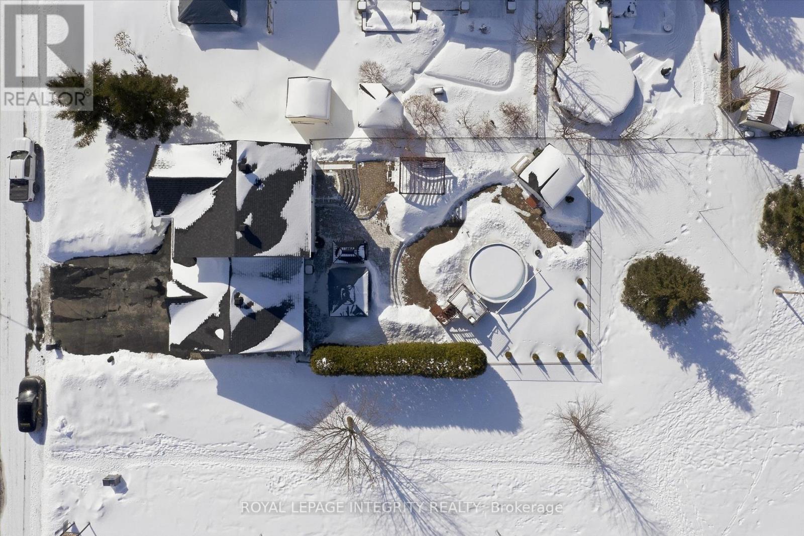 36 Frontenac Boulevard